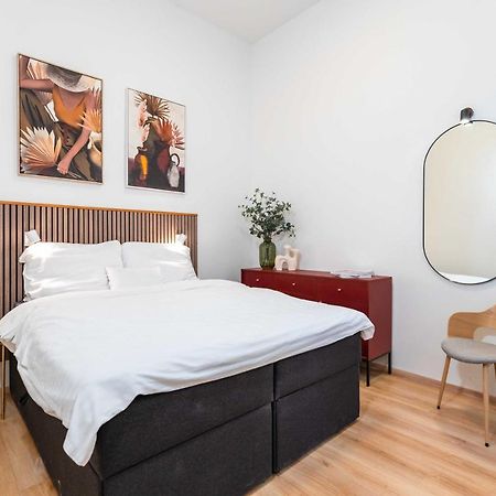 Modern Apartment French Balkony Budapest Exterior foto