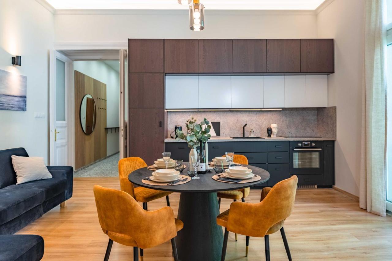Modern Apartment French Balkony Budapest Exterior foto
