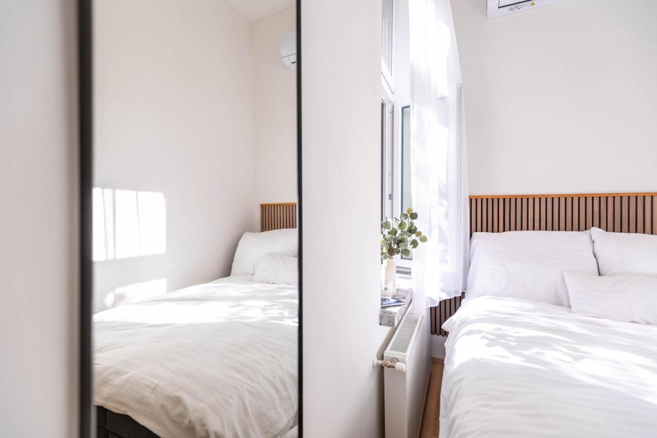 Modern Apartment French Balkony Budapest Exterior foto